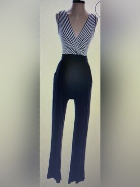 Kaileigh Black and Cream Striped V-Neck Jumpsuit NWT Size Medium
